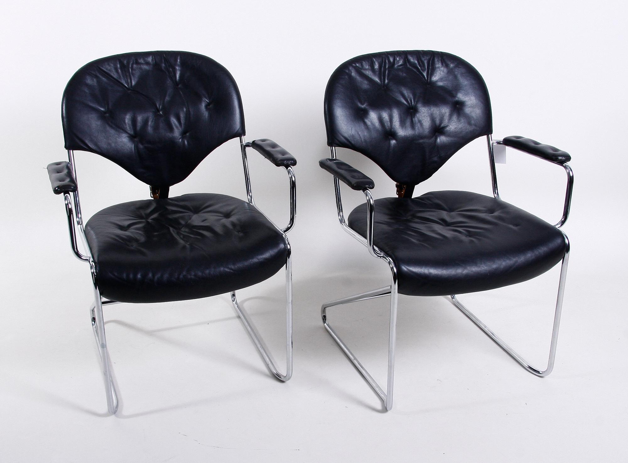 KARMSTOLAR, ett par. Design Sam Larsson, Dux.