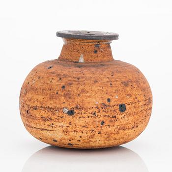 Kyllikki Salmenhaara, a stoneware vase signed KS Arabia.