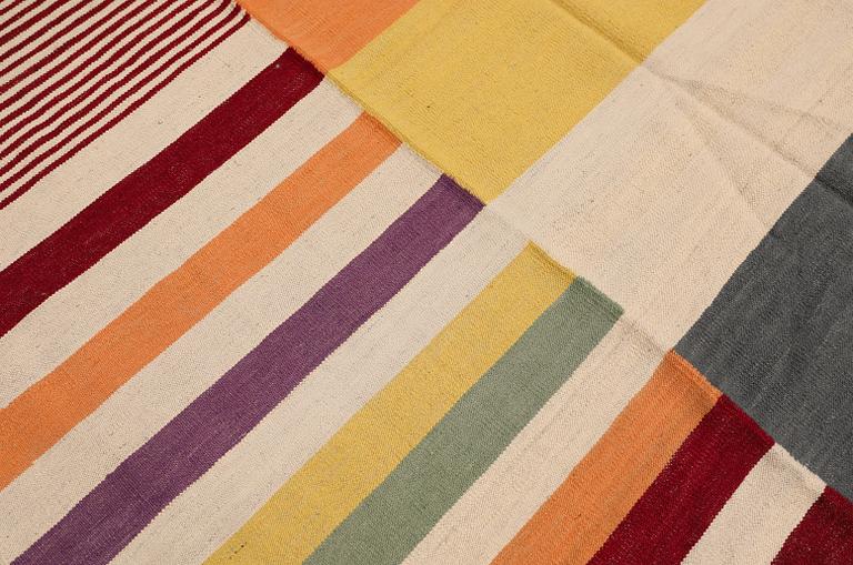 Matta, Kelim, modern design, ca 295 x 207 cm.