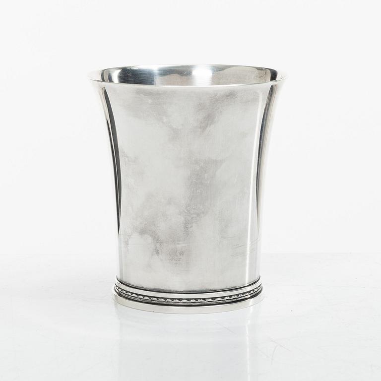 Eric Råström, a silver vase, Råströms Silver- O Nysilverfabrik, Stockholm, 1972.