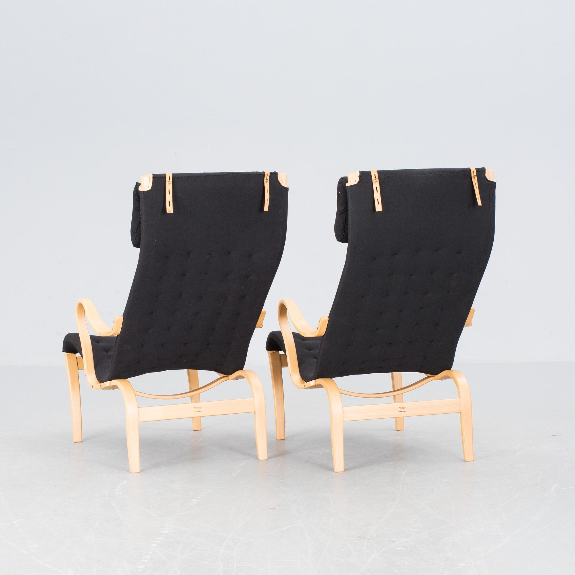 KARMSTOLAR, ett par, "Miranda" Bruno Mathsson för Mathsson International, Värnamo.