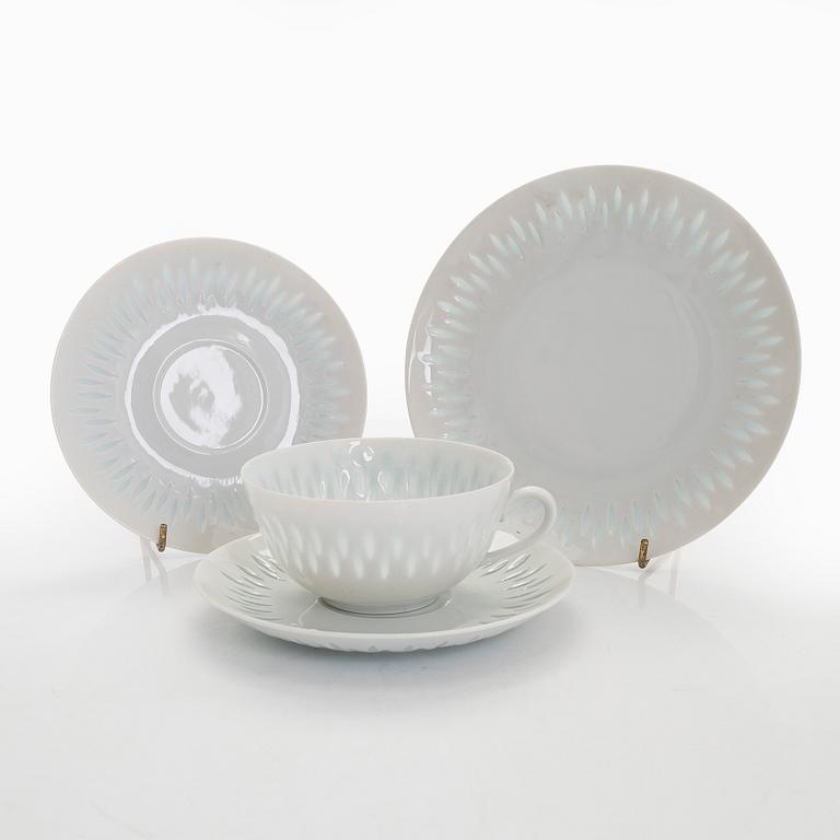 Friedl Holzer-Kjellberg, A set of 24-piece tea service, signed - F.H.Kj-. Arabia, Finland.