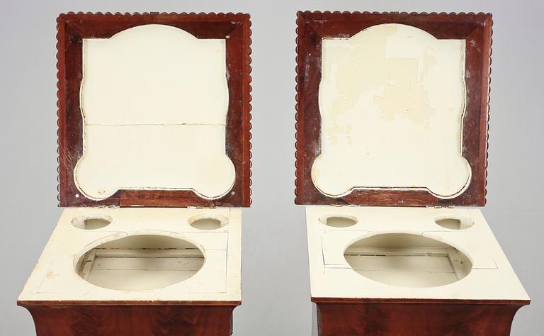 KOMMODER, ett par, senempire, 1800-talets mitt.