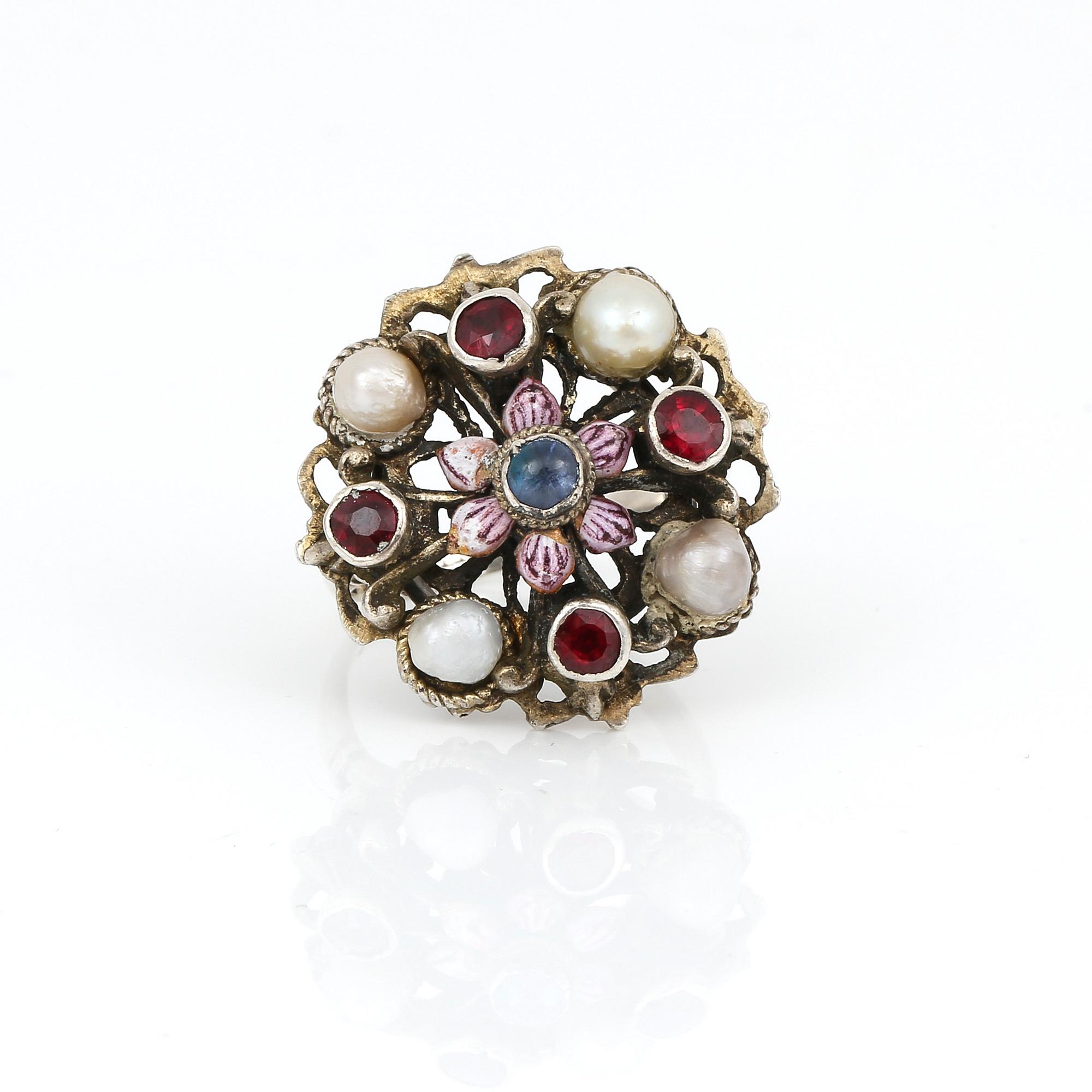 RING, LORGNETTES samt KEDJA, silver, sötvattenspärlor och olika färgade stenar, Stockholm mitt 1900-tals. Tot vikt 60 g.