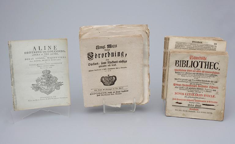 KUNGÖRELSER OCH SMÅSKRIFTER ca 25 st SAMT BOK, Sverige 1700-tal till tidigt 1800-tal.