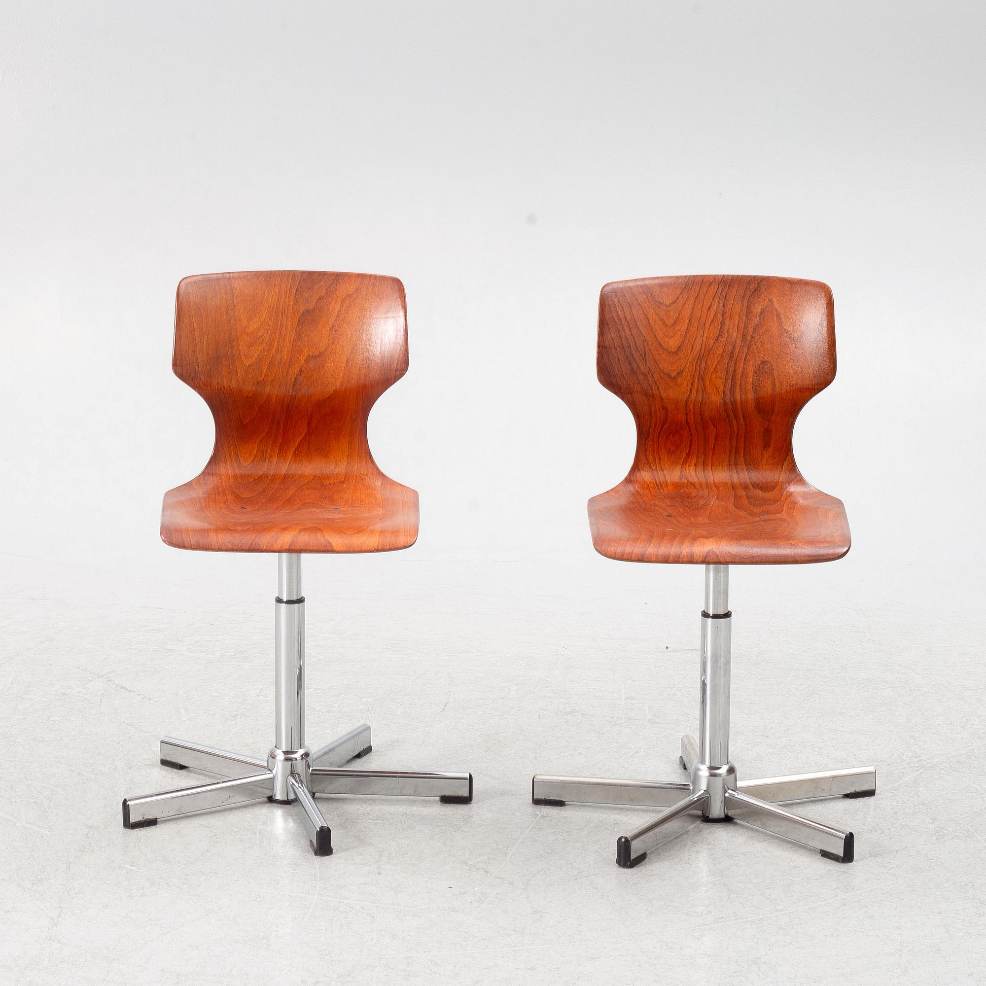 Stolar, ett par, samtida.