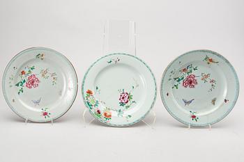 A set of six Chinese Qianlong porcelain plates.