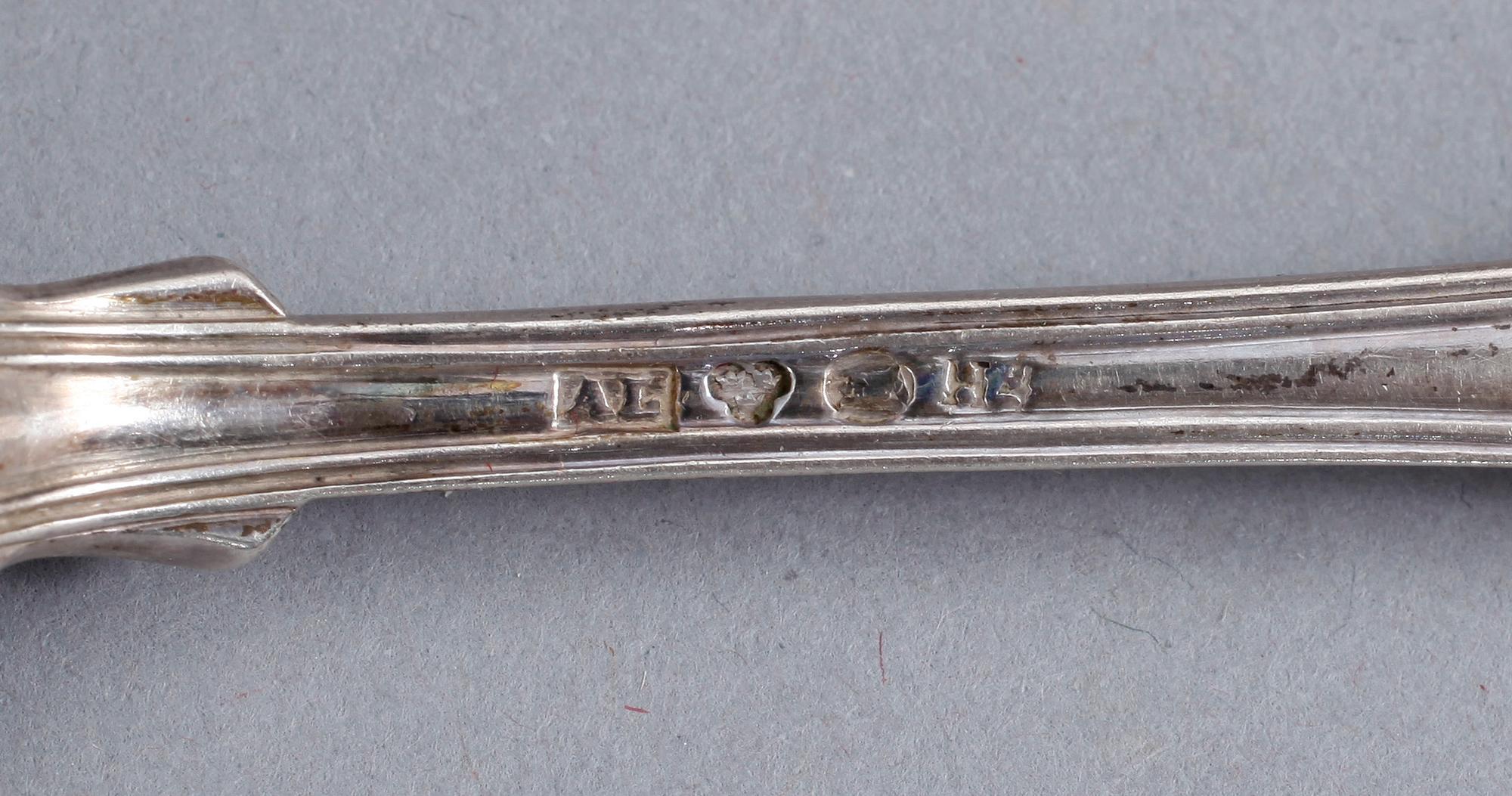 PARTI SILVER, 19 delar, Gustaf Folcker, Stockholm, 1800-/1900-tal. total  silvervikt  ca 477 gram.