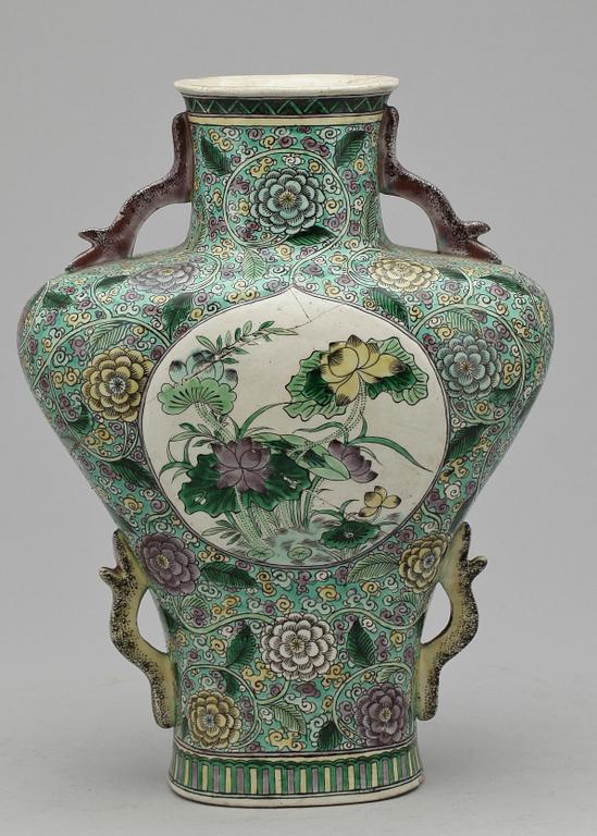 VAS, porslin, Kina, sannolikt 1900-tal.