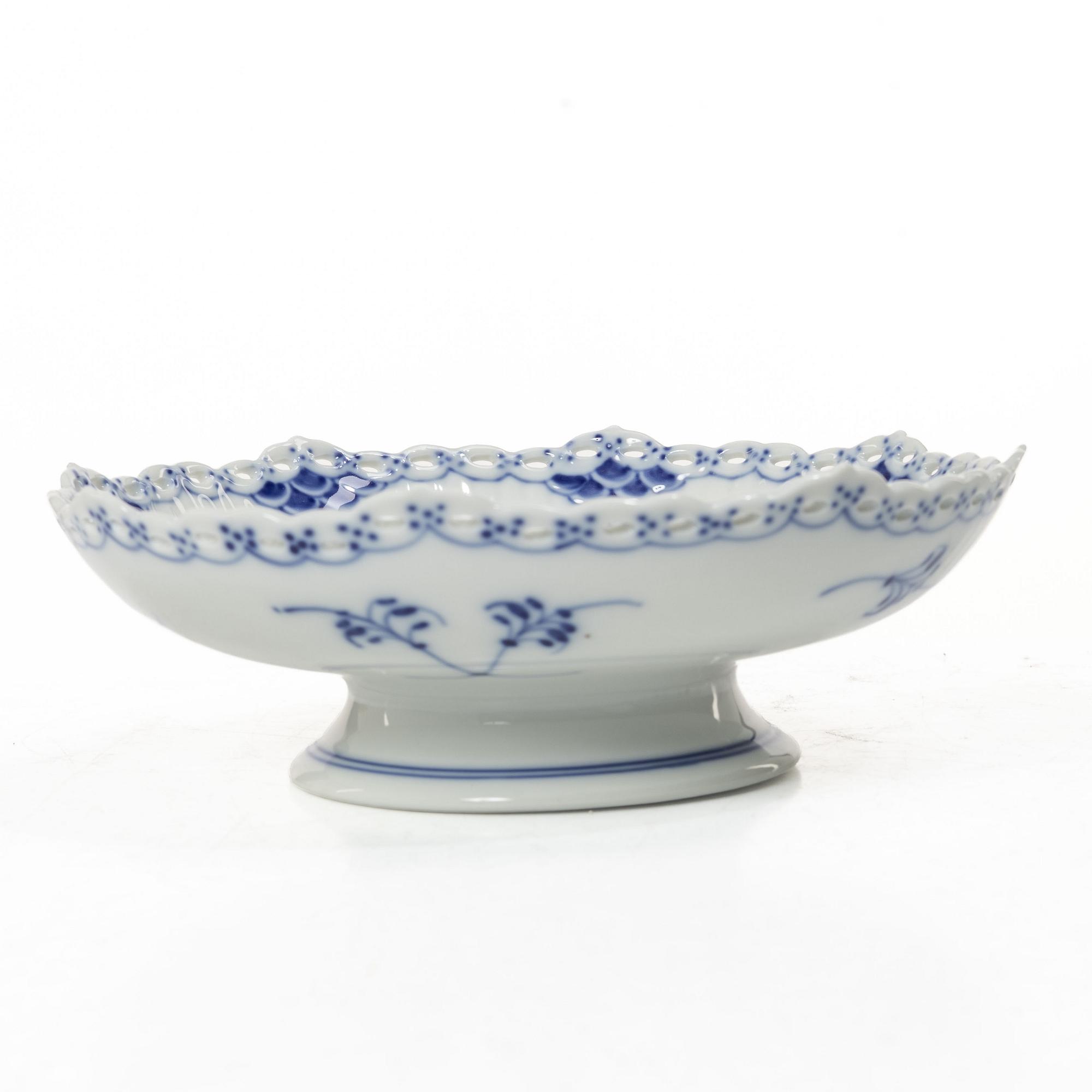 Royal Copenhagen, A 22 piece tea set, half laced and fukll laced, "Musselmalet", Denmark.