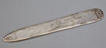 VAS samt BREVKNIV, sterlingsilver, bla Karl-Erik Lindholm, Bollnäs, 1980. Tot vikt ca 263.