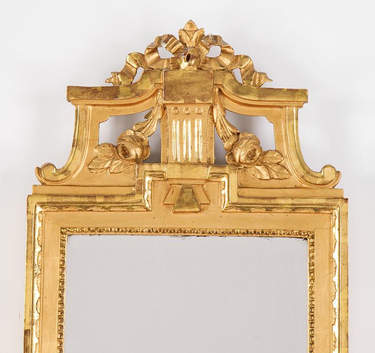 A gustavian giltwood and parcel-gilt mirror by Johan Åkerblad (master 1758-1799).