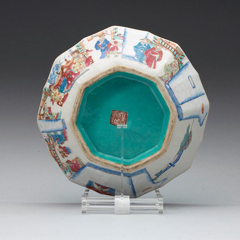 A famille rose figure scene bowl, late Qing dynasty 19th century. With sealmark in red.