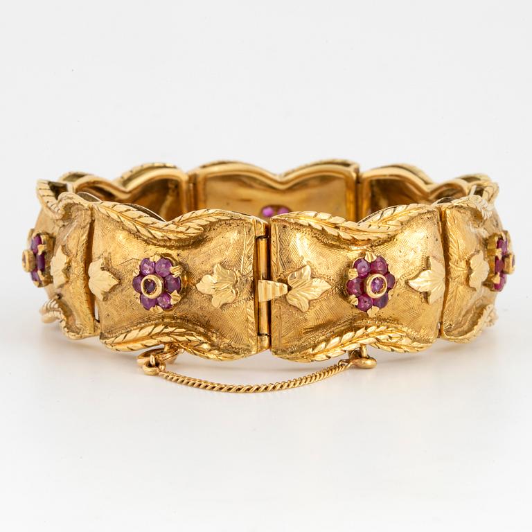 ARMBAND, guld med  fasettslipade rubiner.