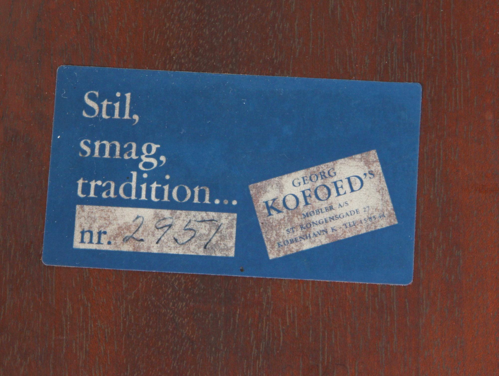 SOFFBORD, engelsk stil, etikettmärkt Georg Kofoed, Köpenhamn.