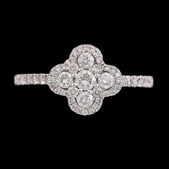 RING, 18K vitguld, diamanter tot ca 0.57 ct.