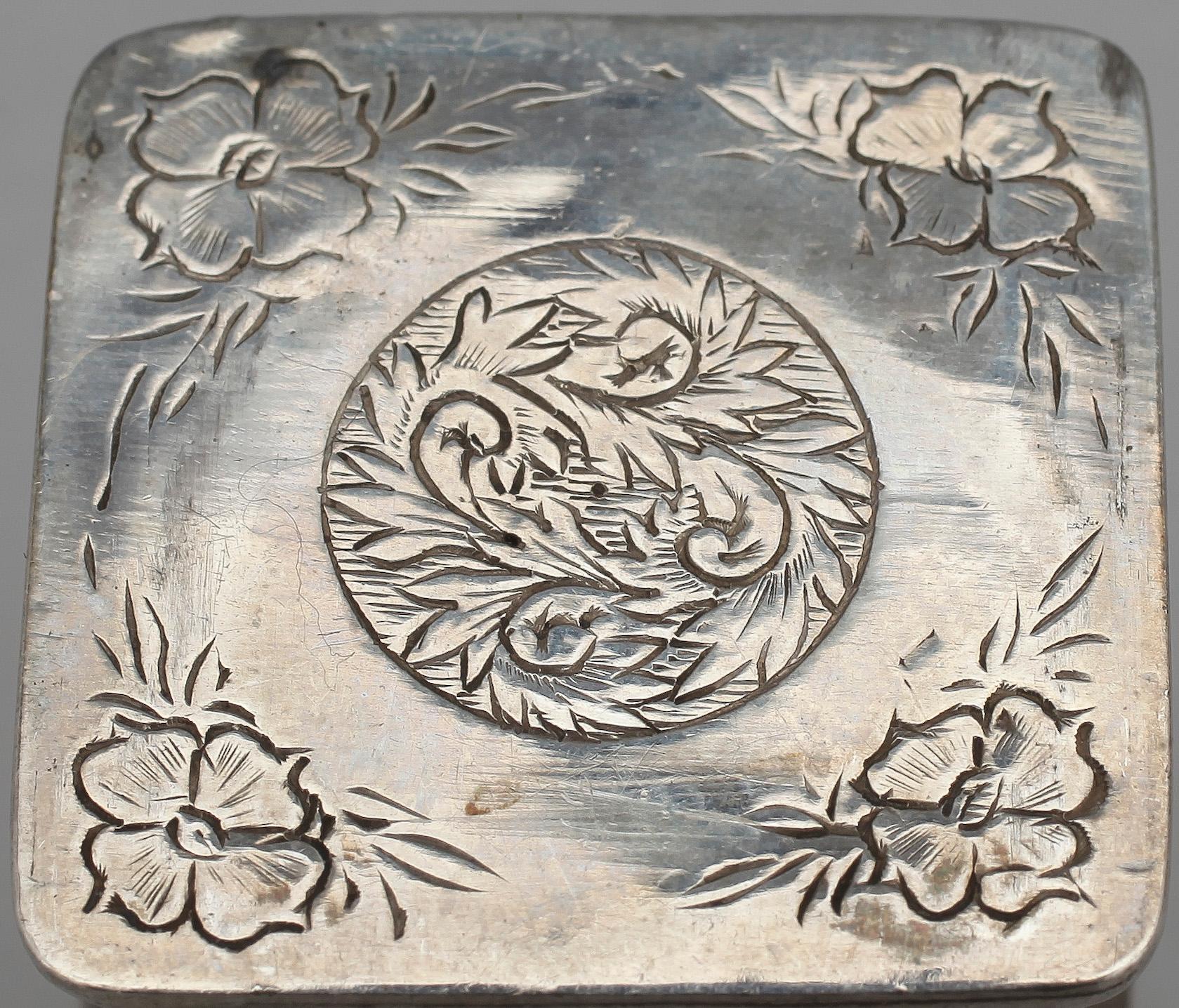 MINIATYRMÖBLER och STRYKJÄRN, 10 delar, silver, sekelskiftet 1900. Totalvikt 100 gr.