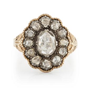 567. Ring 14K guld och silver med rosenslipade diamanter.