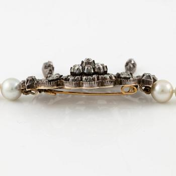 Collier/brosch, odlade pärlor, silver med gammalslipade diamanter.