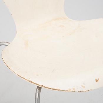 Arne Jacobsen, Four 'Series 7' chairs, Fritz Hansen Denmark 1970.