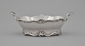 SKÅL SAMT DOSA, silver, rokokostil, bla Nederländerna, svenska importstämplar, 1900-tal. Vikt ca 250 gram.