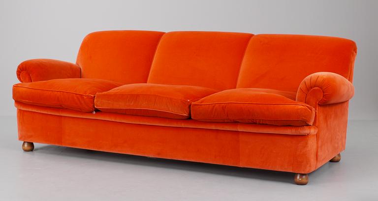 A Josef Frank sofa for Svenskt Tenn, a special version of model 703, made to order.