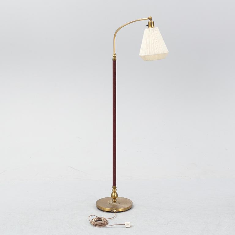 A mid 20th Century floor lamp.