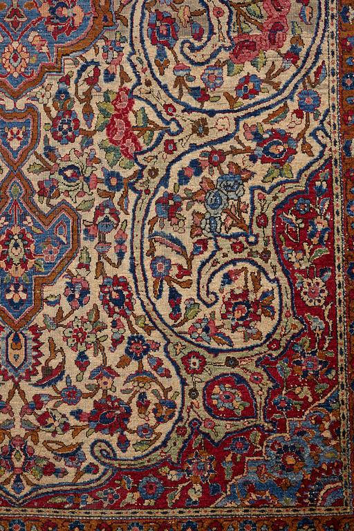 Matto, a semi-antique silk Kashan, ca 212,5-214,5 x 134,5-135,5 cm.