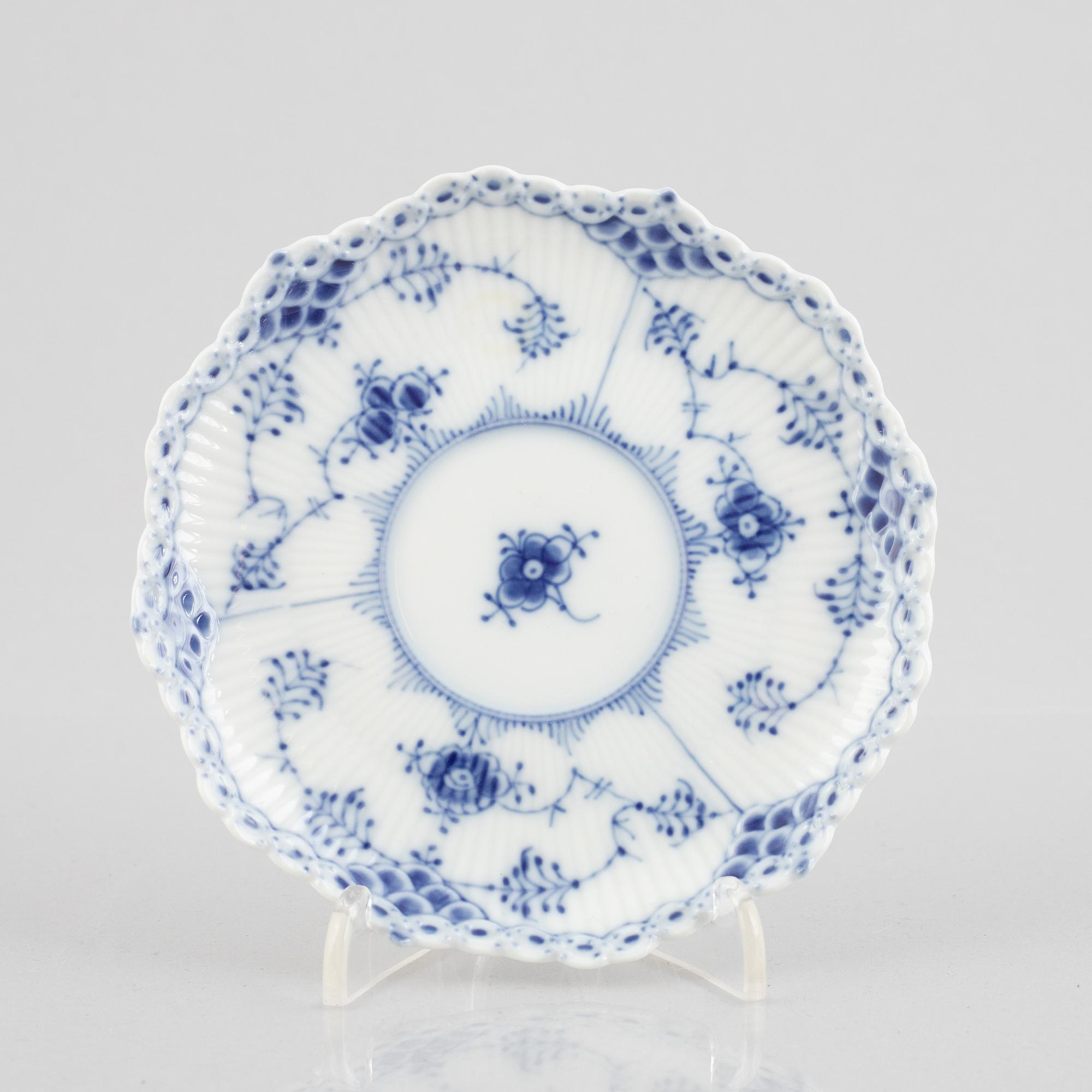 13 half lace "Musselmalet" porcelain coffee cups with saucers, Royal Copenhagen, Denmark.