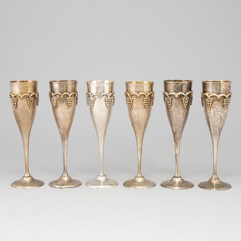 CHAMPAGNEGLAS, 6 st, nysilver, 1900-tal.