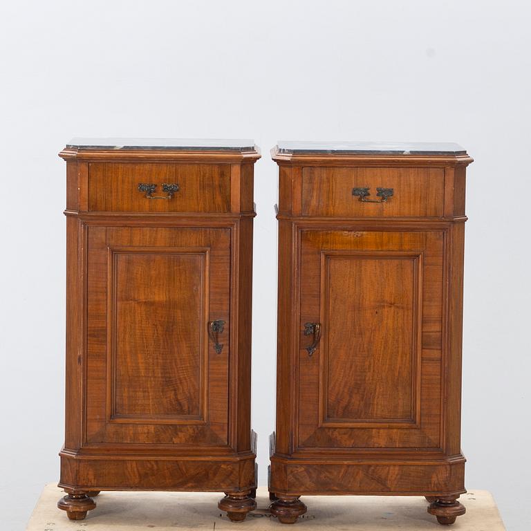 SÄNGBORD ett par 1900-talets första hälft.