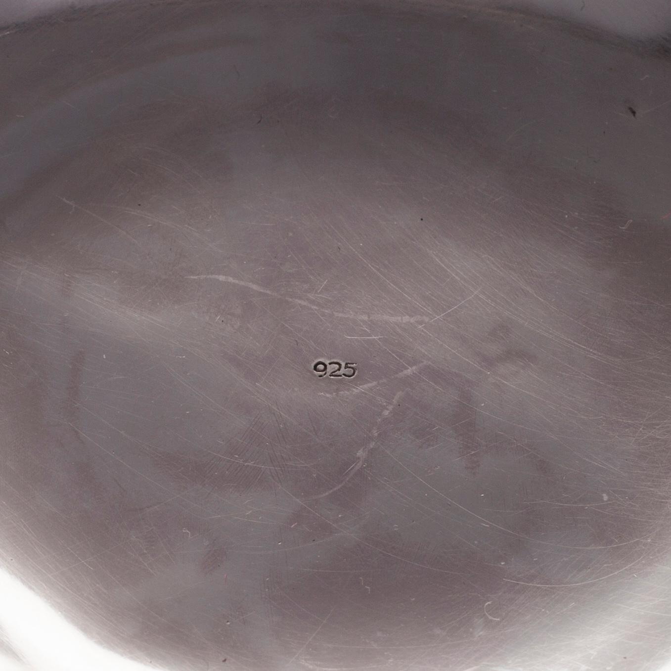 SKÅL OCH STRÖSKED, bl a sterling silver, 1900-talets första hälft. Tot. vikt 352,5 g.