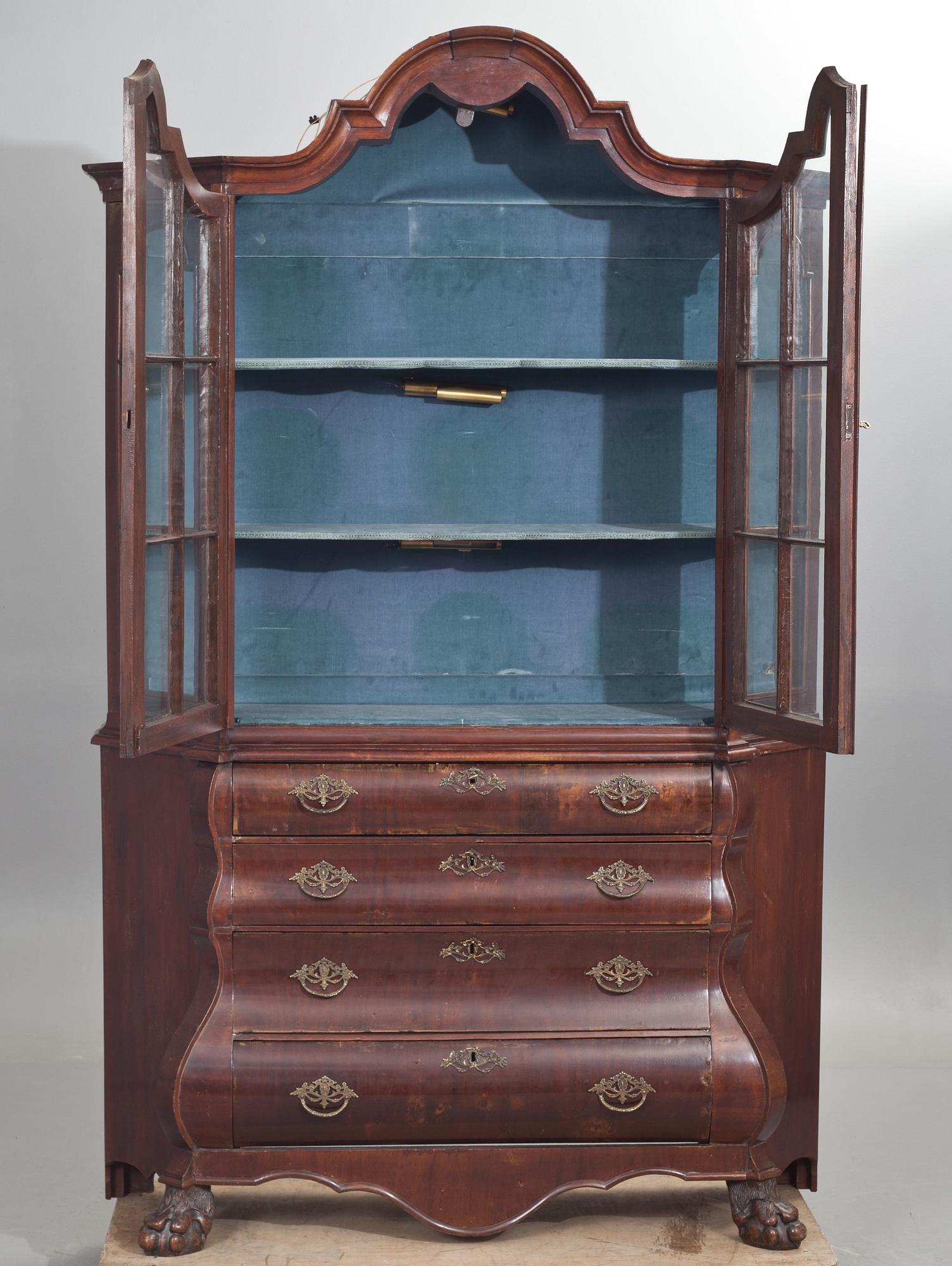VITRINSKÅP, senbarockstil, 1800-tal.