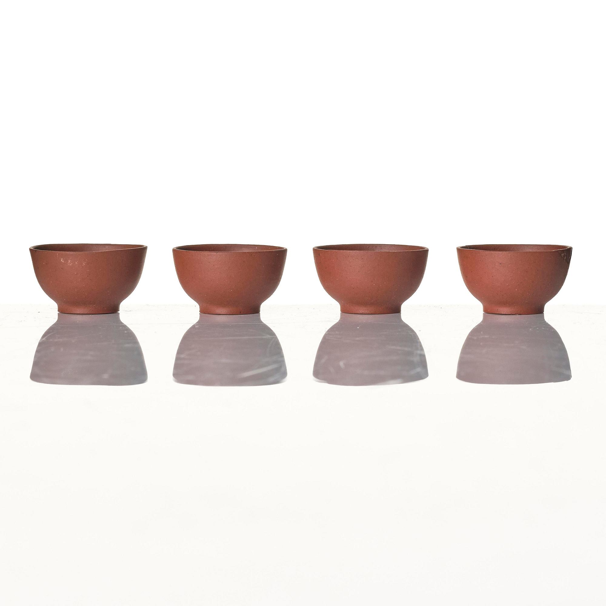 A miniature tea pot with cover, four cups and a dish, China, 20th century.
