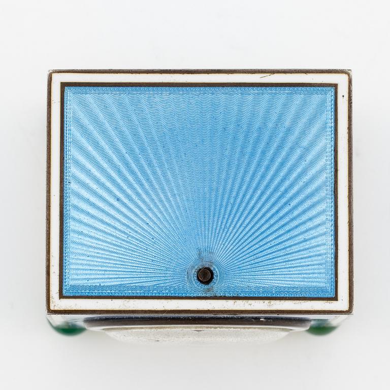 Cartier, reseur i förgyllt silver och emalj samt originaletui, Frankrike tidigt 1900-tal.