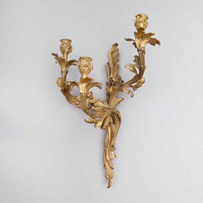 VÄGGAPPLIQUE, förgylld brons, rokokostil, 1800-tal.