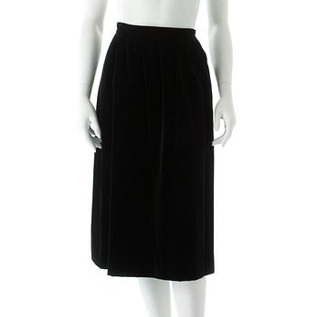 528. YVES SAINT LAURENT, a black velvet skirt.