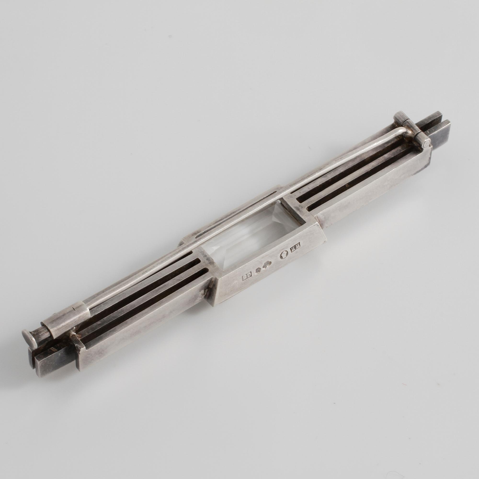 ATELJÉ STIGBERT, Stockholm, 1942, brosch med fasettslipad bergkristall.