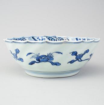 A blue and white Japanese bowl, 18th Century.