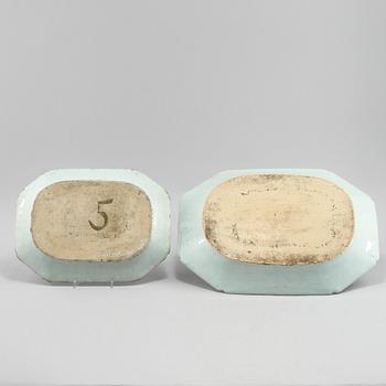 STEKFAT, 2 st, porslin, Kina, 1700-tal.