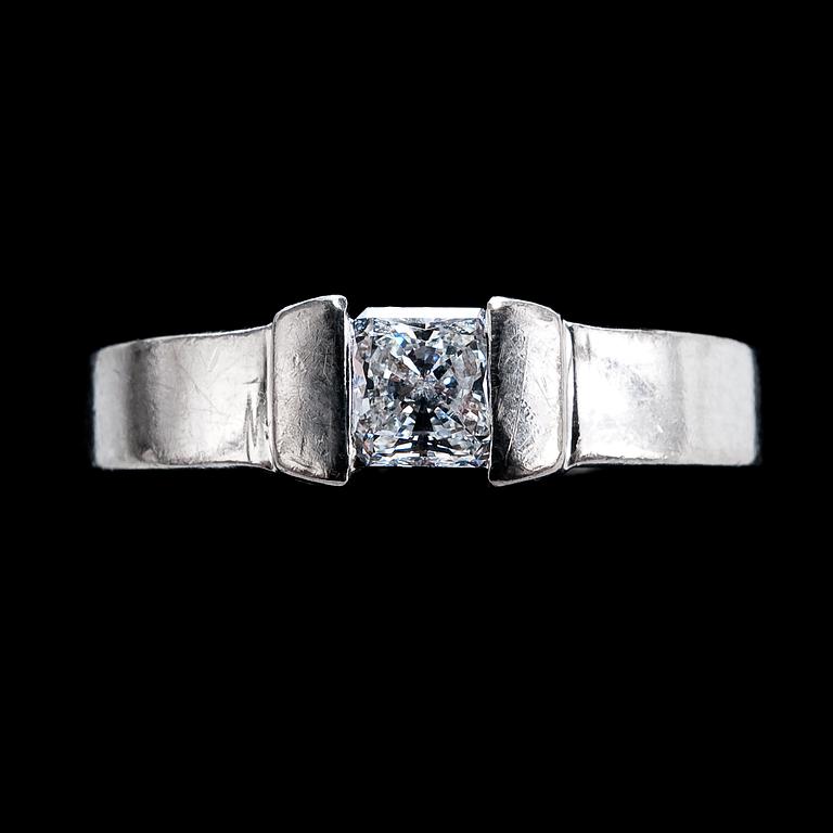 A RING, an eight-sided princes cut diamond c. 0.50 ct. H/vs.