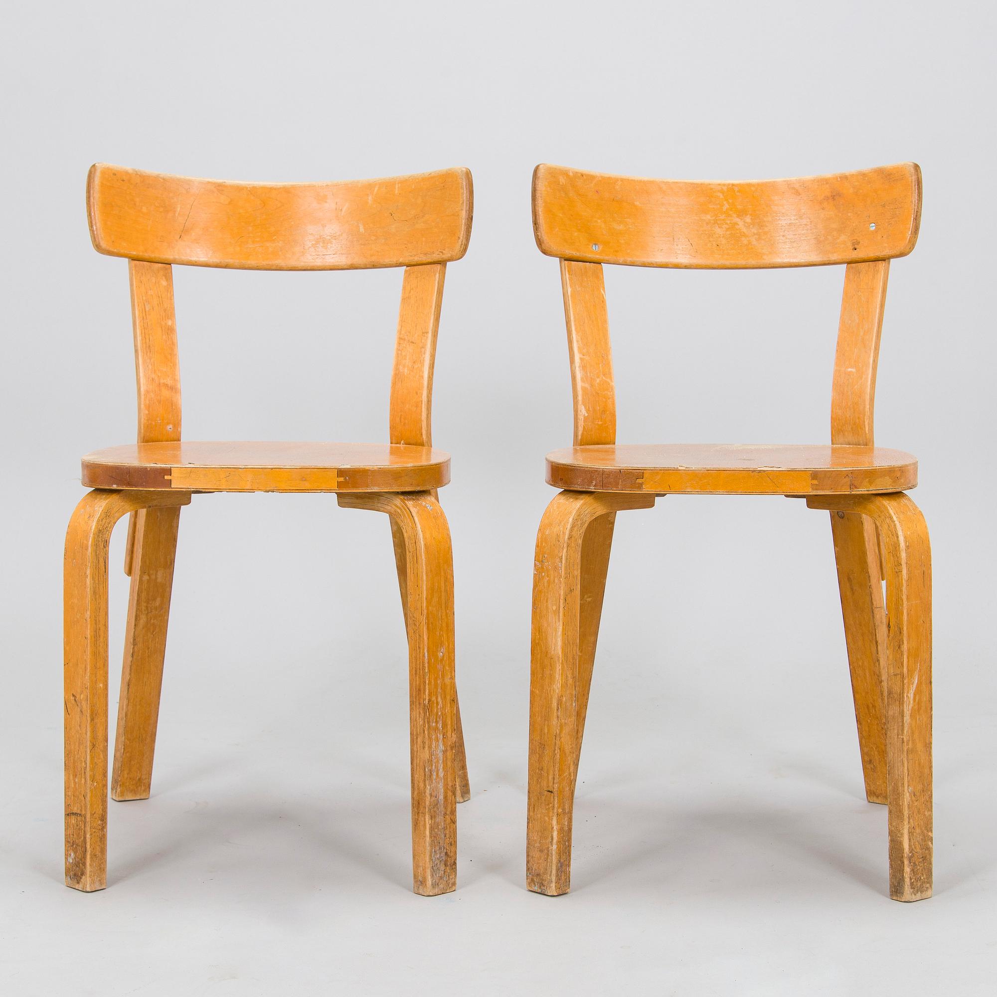 Alvar Aalto, stolar, ett par, modell 69, O.Y. Huonekalu- ja Rakennustyötehdas A.B. 1900-talets mitt.