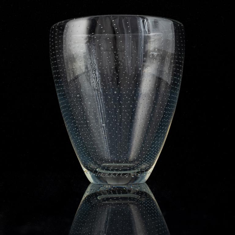 Gunnel Nyman, glass vase,  Nuutajärtvi Notsjö.