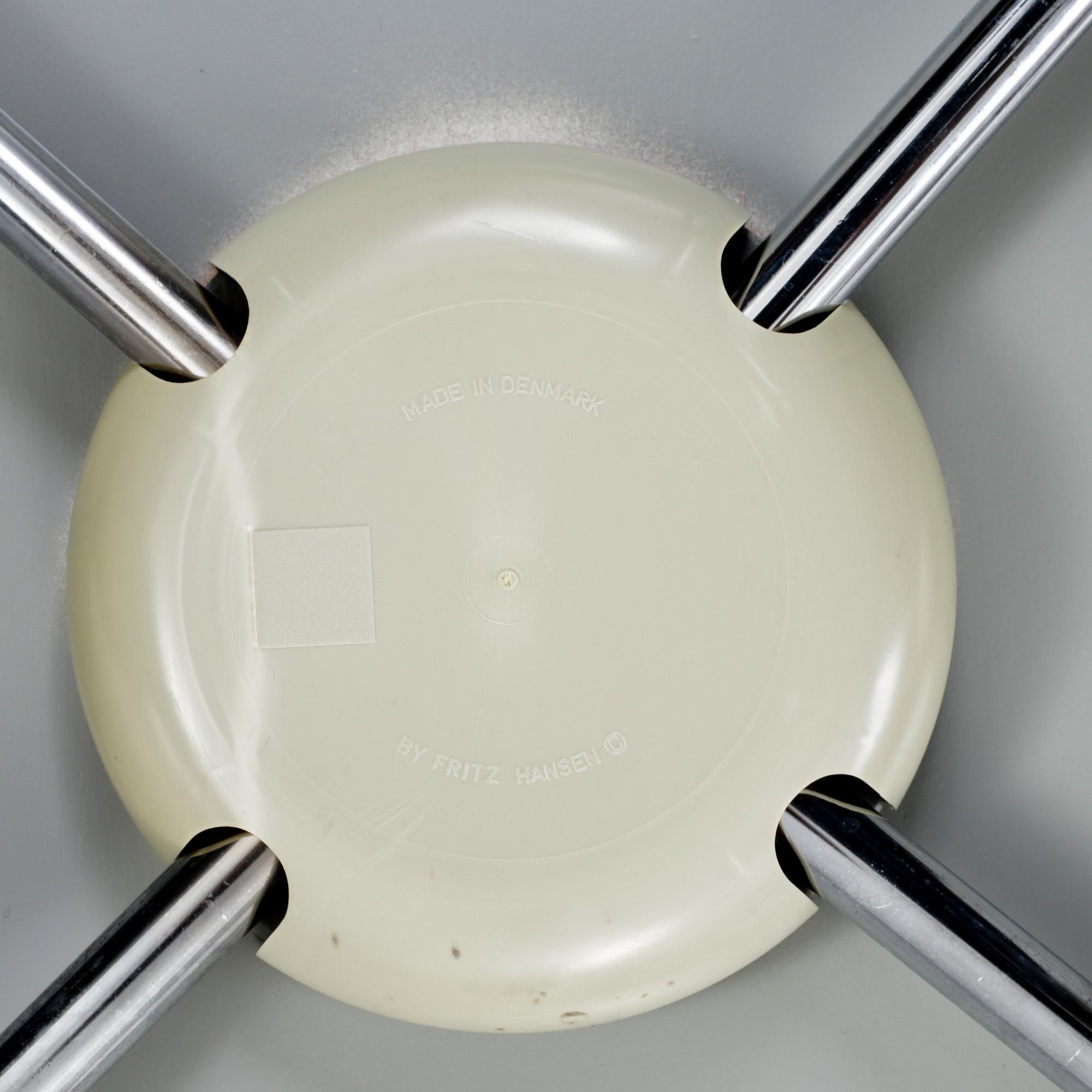 STOLAR, 2 st, "Sjuan", Arne Jacobsen, Fritz Hansen 1989.