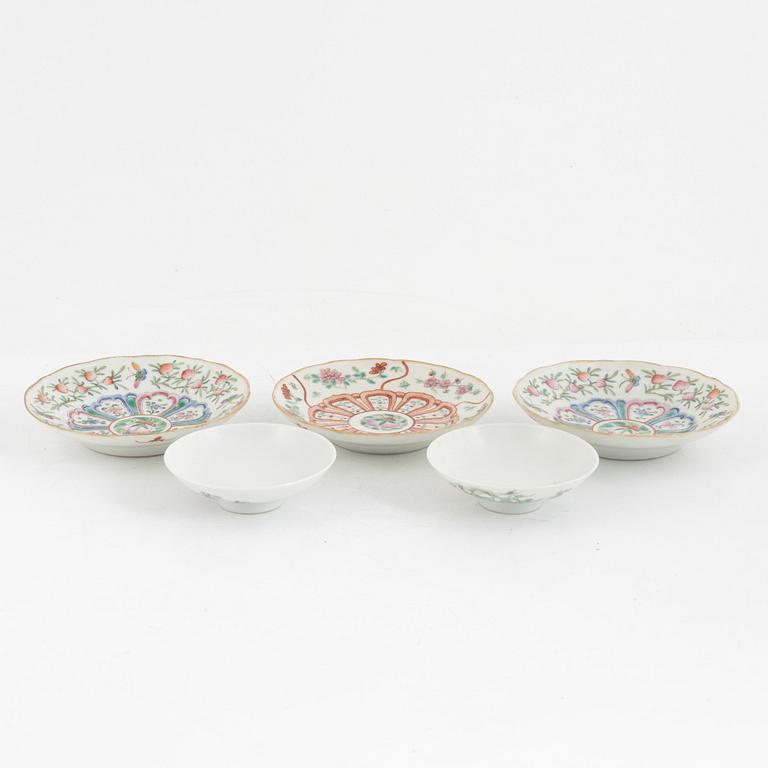 A pair of Chinese famille rose porcelain covers, and three saucers, late Qing dynasty, 19th century.