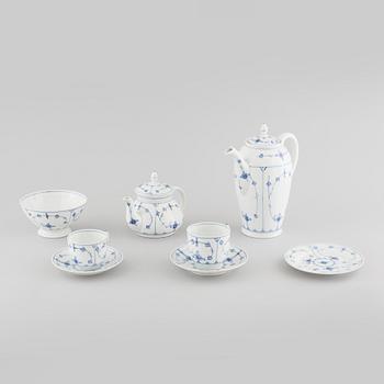 A tableware collection of 39 pcs, "Musselmalet" by Porsgrund, Norway and Royal Copenhagen, Denmark, 20th century.