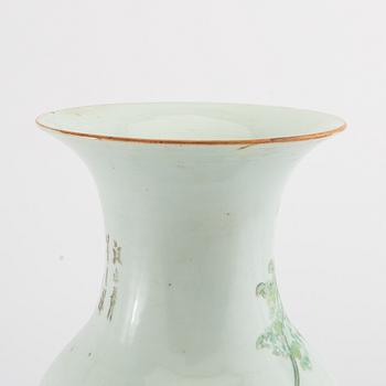 Floor vase China 20th century porcelain.