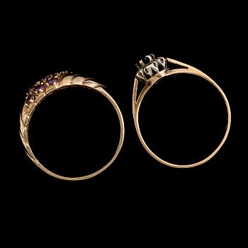 RINGAR, 2 st, 9 k guld med ametister, smaragd samt små diamanter. Total vikt ca 5 gram.