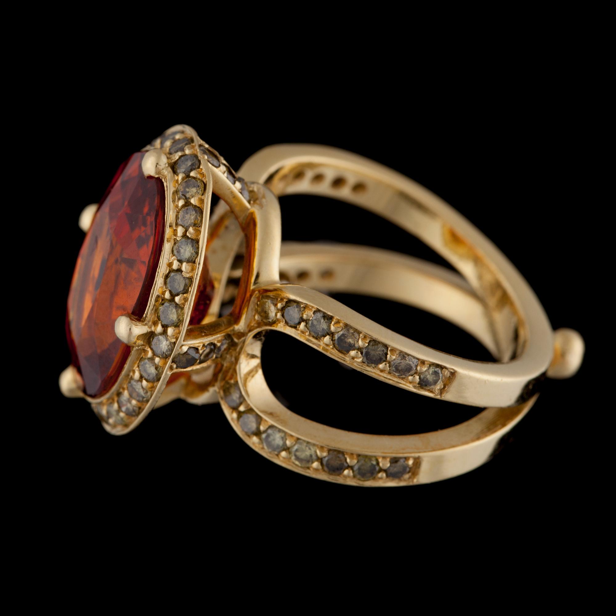 RING, 18K guld, hessonit granat, bruna diamanter. Temple St Claire. Vikt ca 10,4 g.