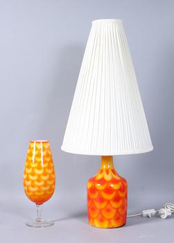 SKÅL PÅ FOT samt BORDSLAMPA, Elme glasbruk.